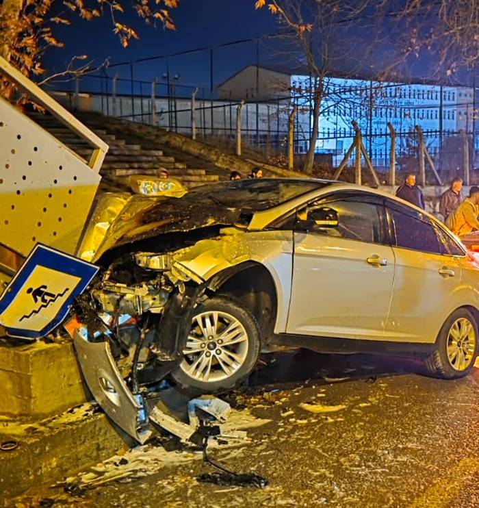 Sinop'ta kaza yapan otomobil alev aldı! Ekipler zamanla yarıştı