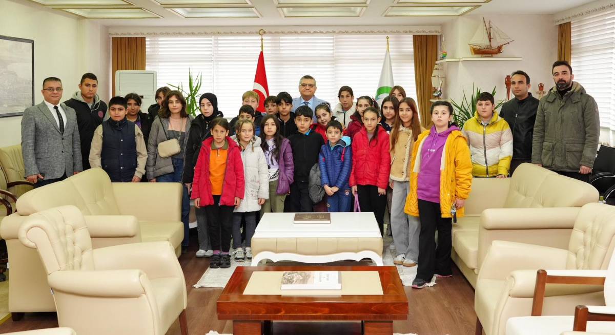 Vali Özarslan’dan çocuklara ‘Kaşağı’ sürprizi