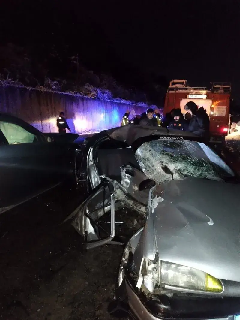 Sinop'ta feci kaza:2 ölü, 1 yaralı