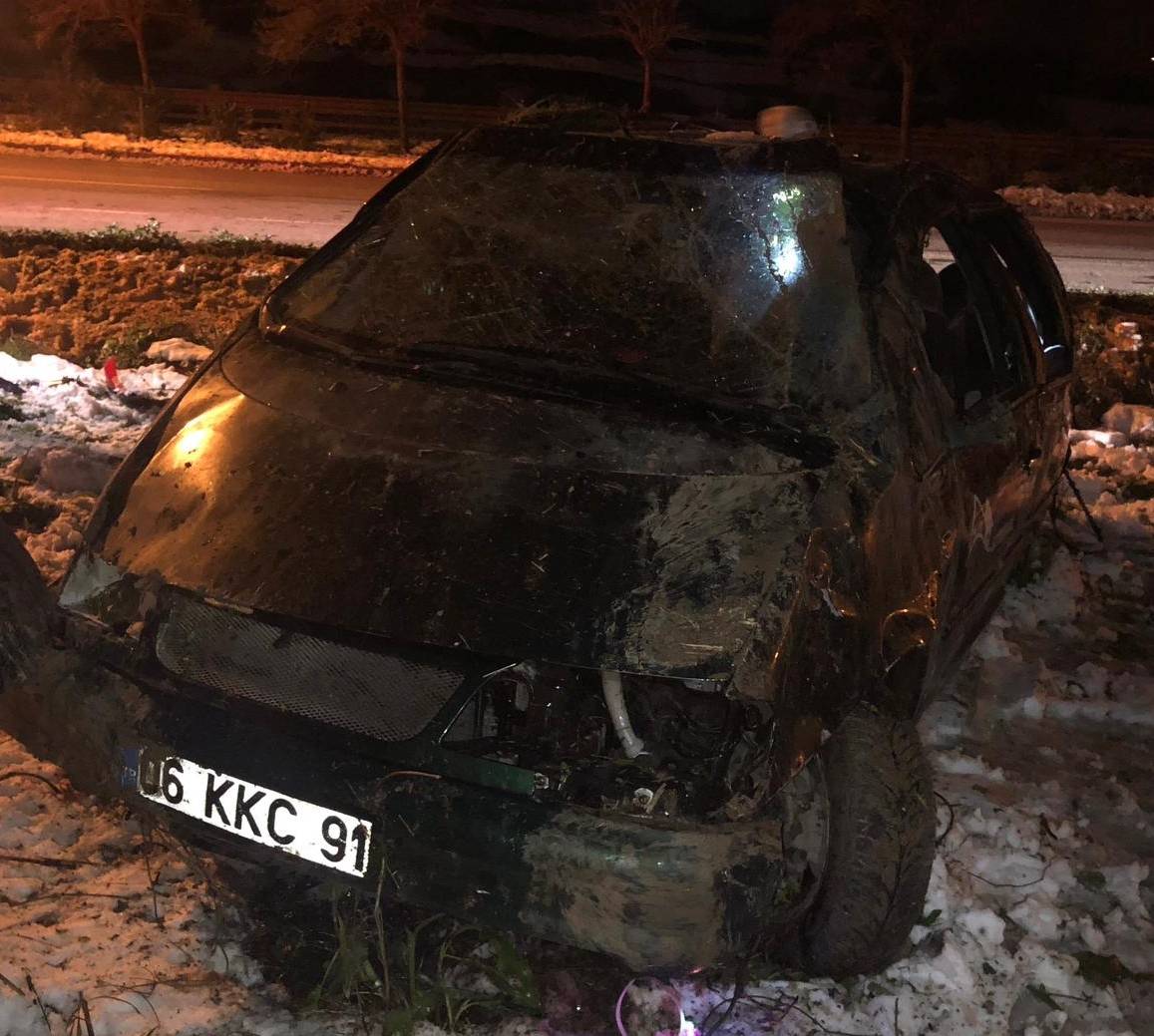 Otomobil tarlaya devrildi: 3 yaralı