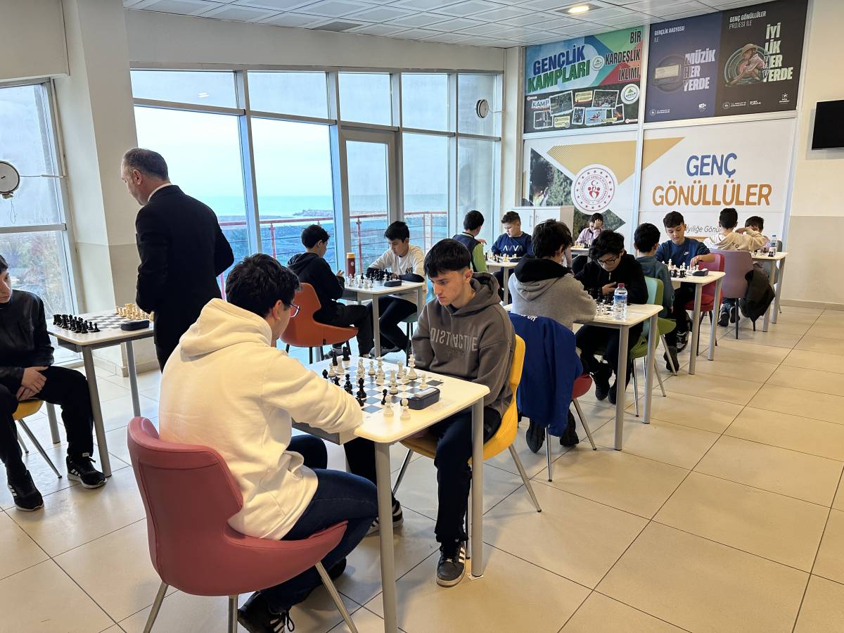 Okullar arası satranç turnuvası düzenlendi