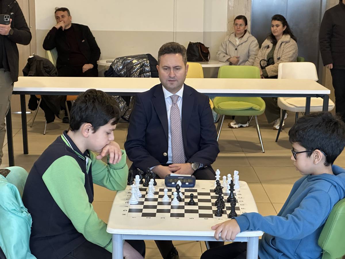 Okullar arası satranç turnuvası düzenlendi
