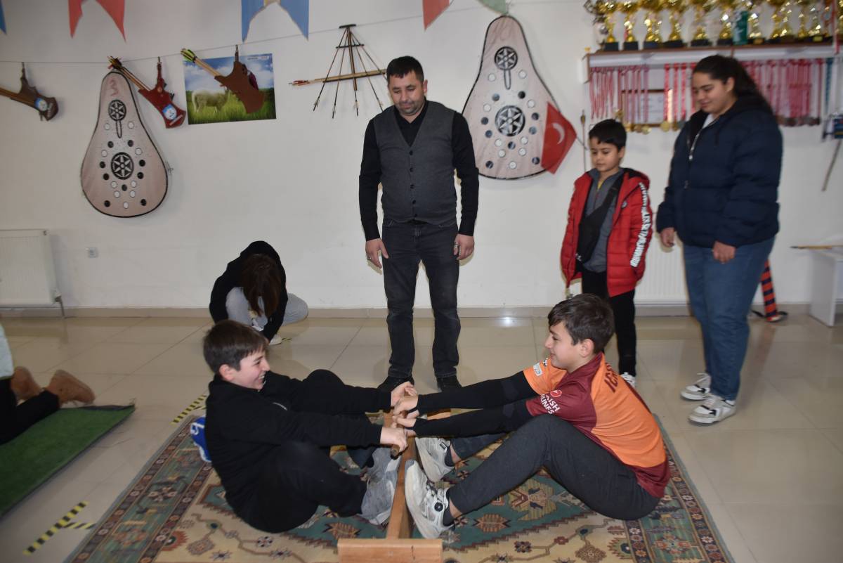 Çocuklar şenlik ile huzur buldu