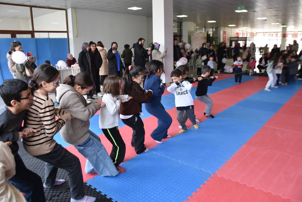 Çocuklar şenlik ile huzur buldu