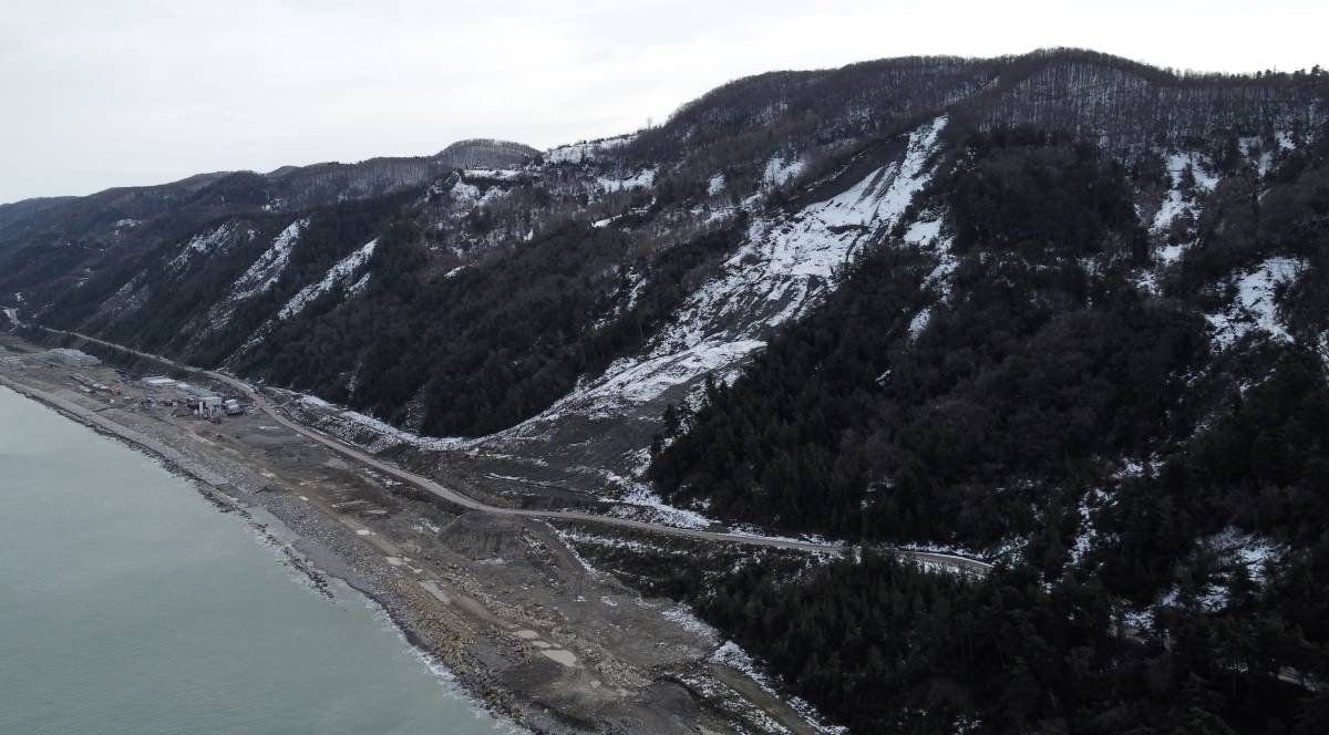 Sinop-Ayancık yolu tek şeride düştü