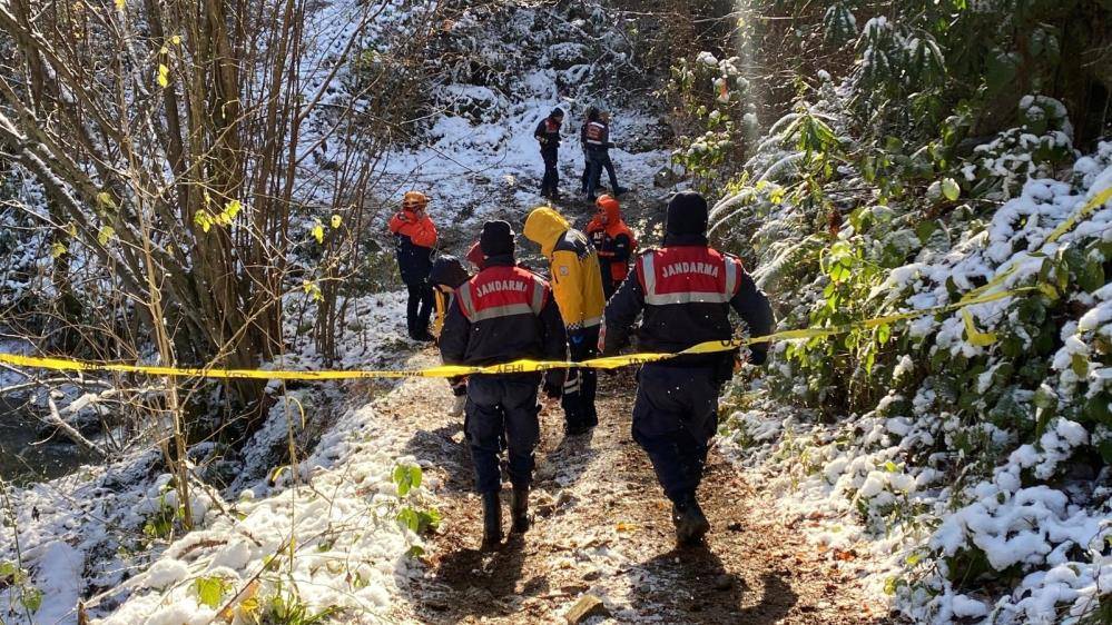 Karlı havada kahreden ölüm! Atletli halde, otomobilden 10 metre uzaklıkta bulundu