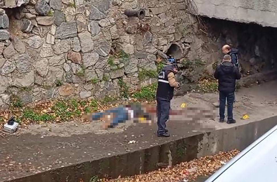 Dere kenarındaki ceset görenleri şok etti