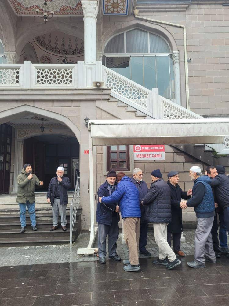 Türkeli'de umre yolcuları dualarla uğurlandı