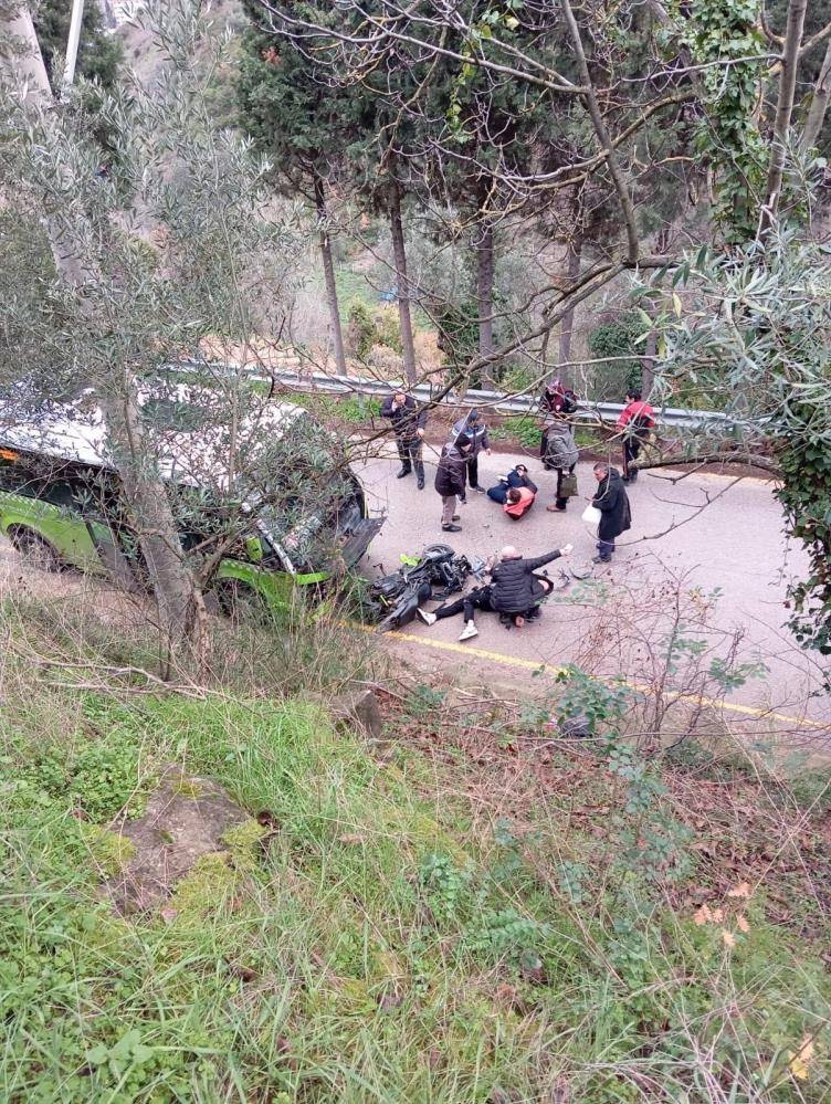 Motosiklet ile minibüs çarpıştı: 1 ölü, 1 yaralı