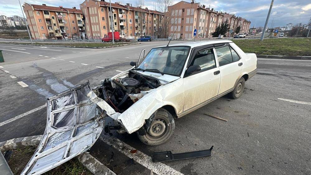 SUV araca çarpan Tofaş parçalandı: 2 yaralı