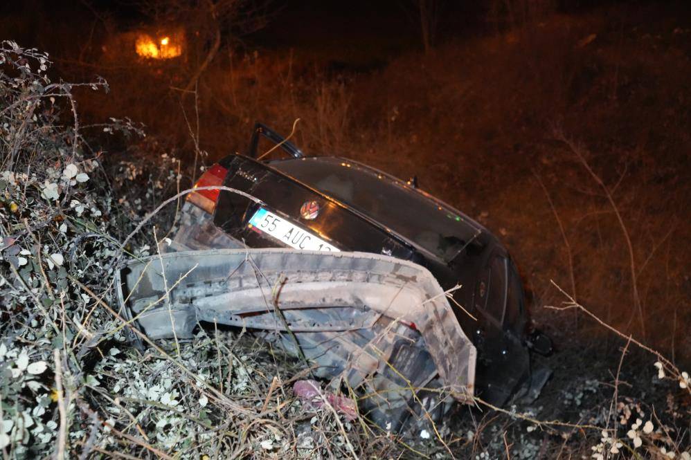 Otomobil 3 metre yükseklikten düştü: Sürücünün burnu bile kanamadı