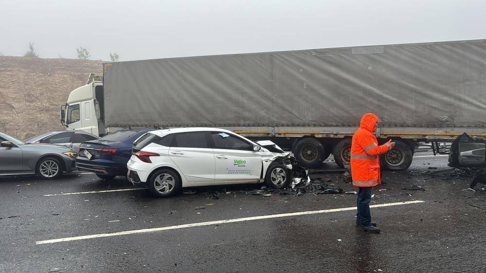 Yoğun sis ve sağanak kazaya neden oldu: 2 ölü, 10 yaralı