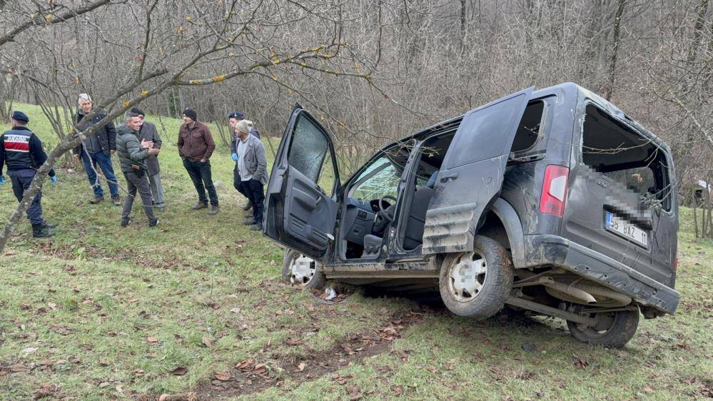 Yoldan çıkan araç 60 metrelik uçuruma yuvarlandı: 1 ölü, 2 yaralı
