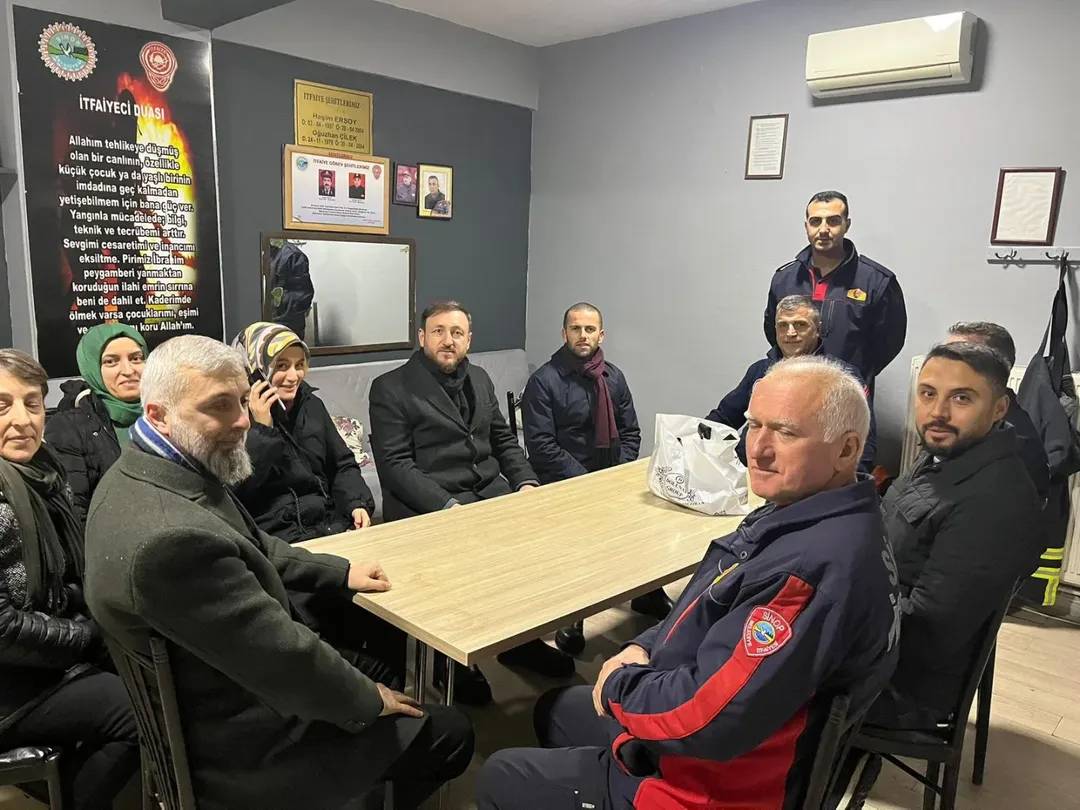 AK Parti teşkilatından yılbaşı mesaisindeki personele vefa ziyareti