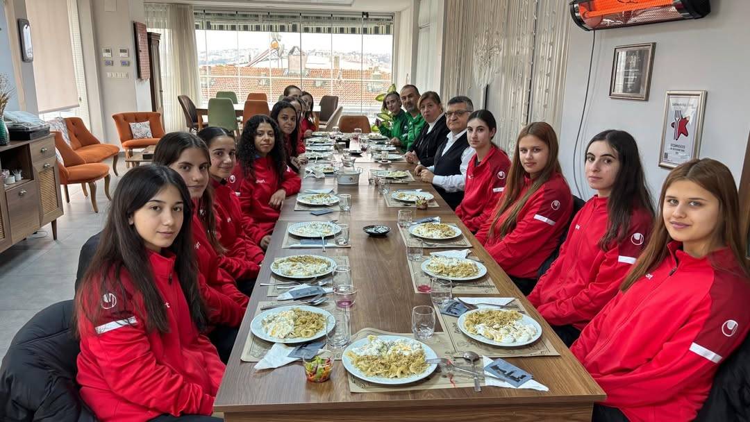 Adanalı Hentbolcular Sinop’ta Vali Özarslan’la buluştu