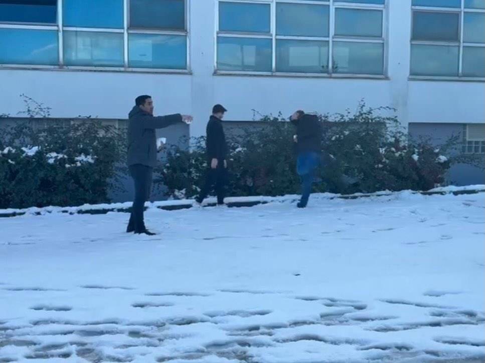 Sınav stresi kar topuyla dağıldı