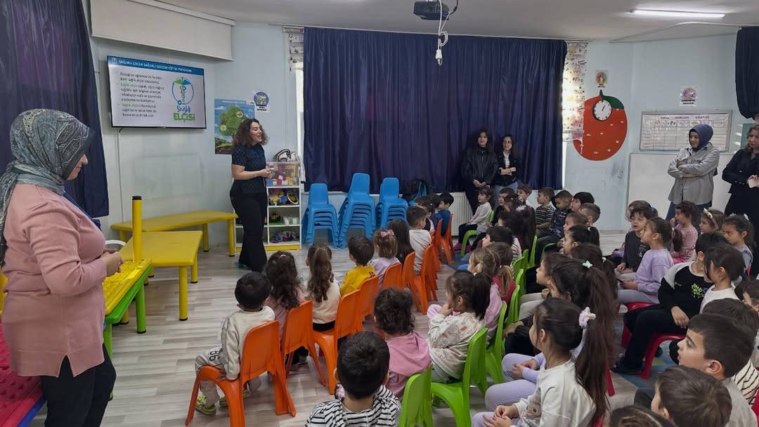 Sağlık eğitimi miniklerle buluştu