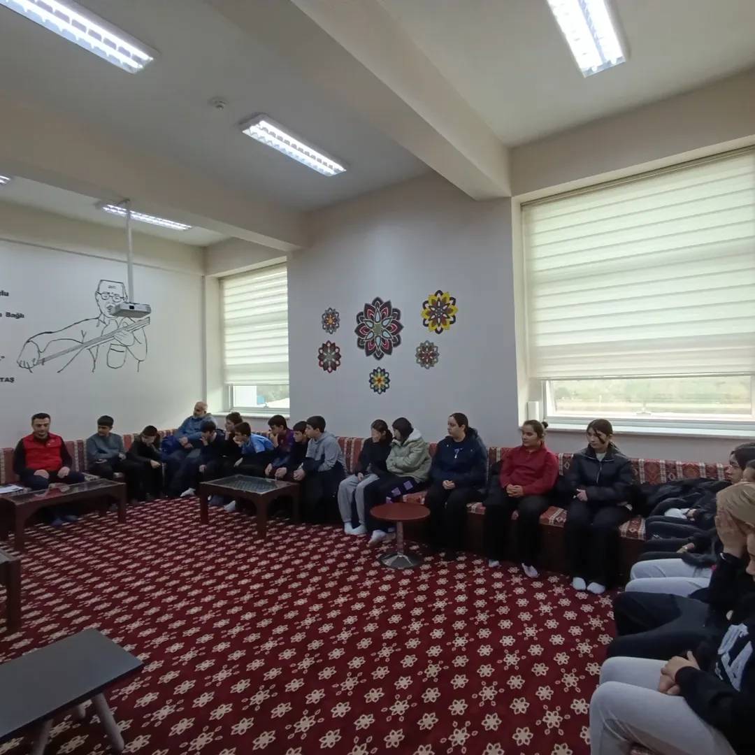 Görme engelli birey öğrencilerle buluştu