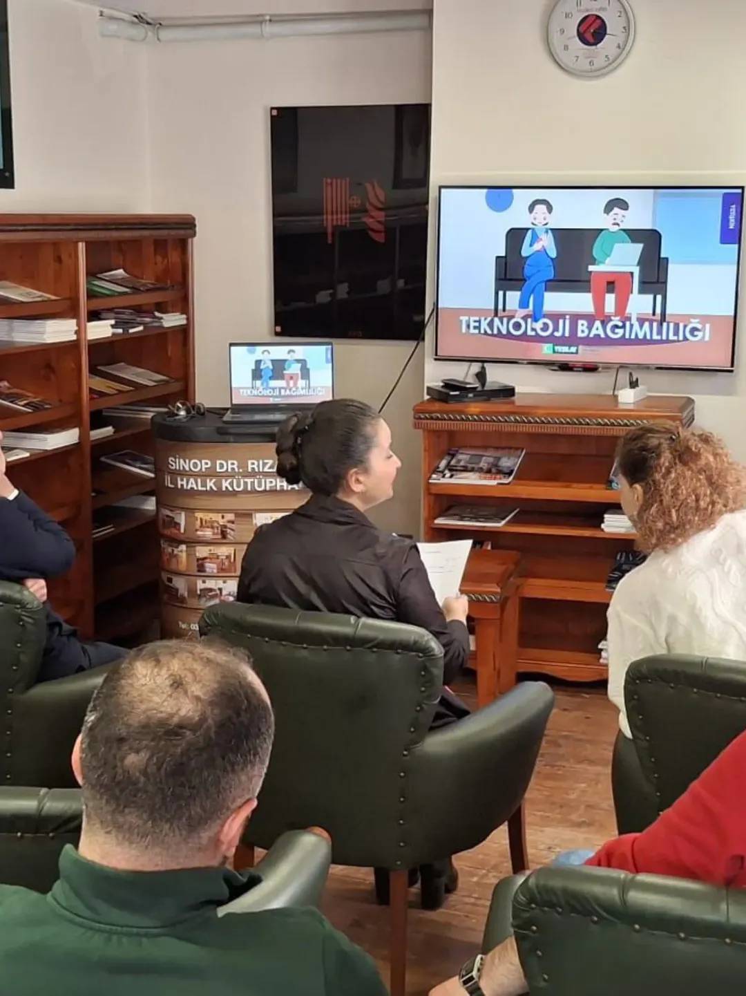 Kütüphane personeline teknoloji bağımlılığı eğitimi