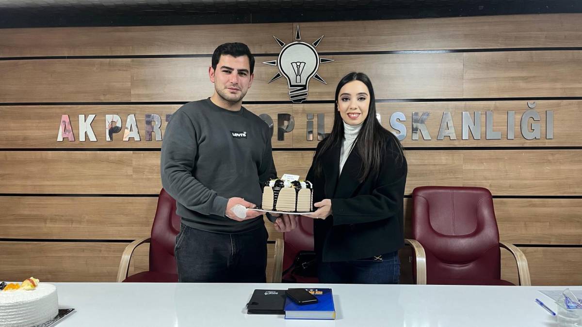 Sinop’ta genç siyasetçilere sürpriz kutlama