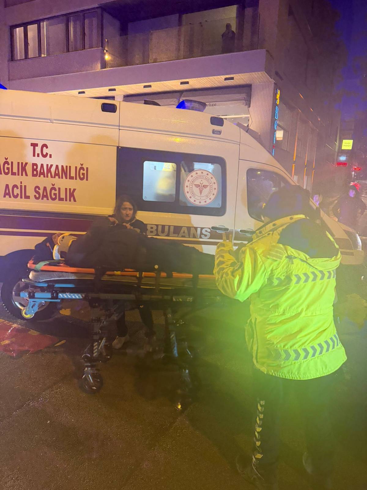 Sinop’ta motosiklet yayaya çarptı: 2 yaralı