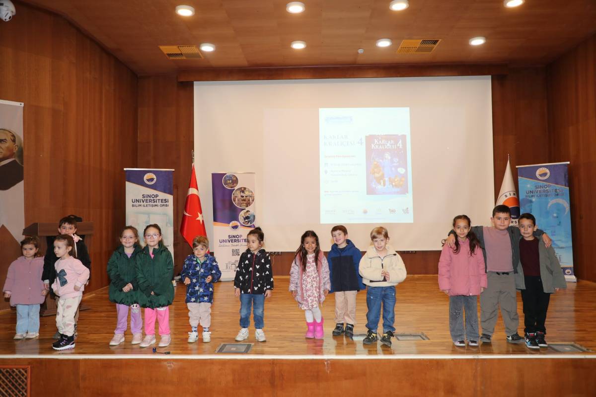 “Karlar Kraliçesi” çocuklarla buluştu