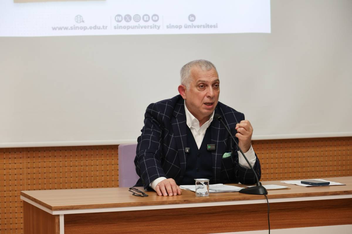 Metin Külünk’ten Sinop’ta 'Soru Sorma' ve 'Küresel Akıl' uyarısı