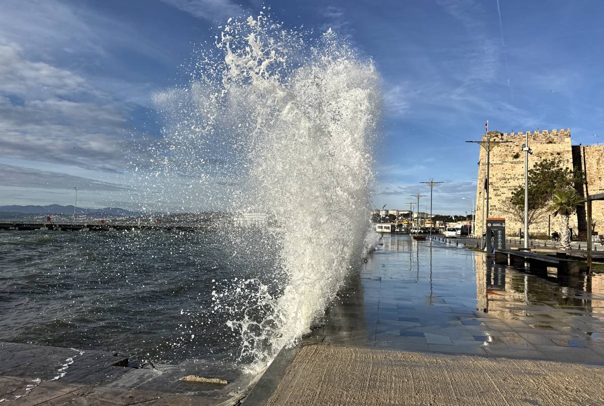 Sinop'ta fırtına nedeniyle yüksek dalgalar oluştu