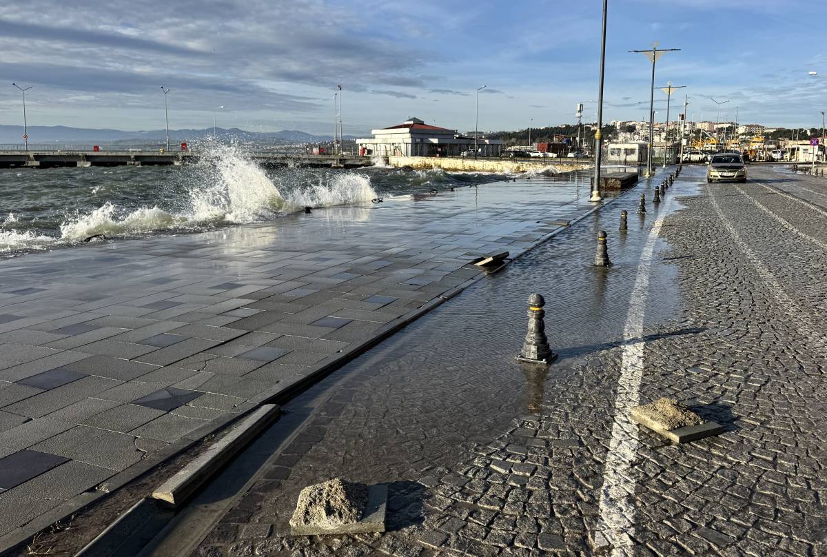 Sinop'ta fırtına nedeniyle yüksek dalgalar oluştu