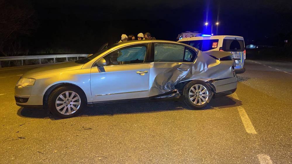 Otomobil ile hafif ticari araç çarpıştı: 5 yaralı