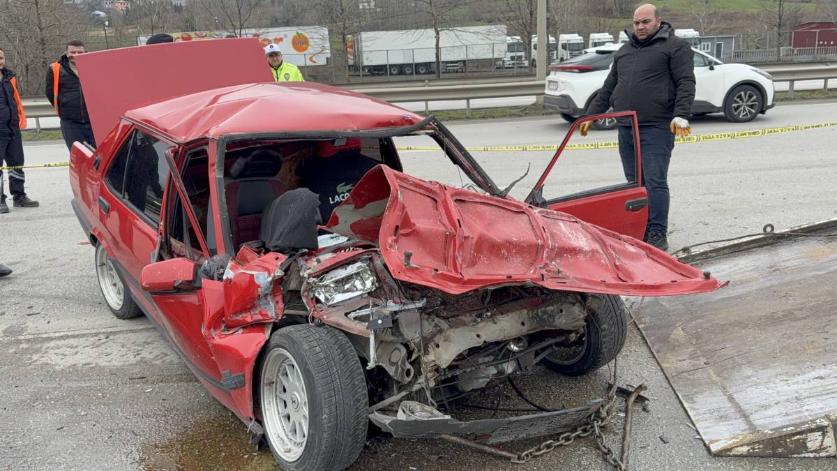 Otomobil ile tanker çarpıştı: Ailesine intihar edeceğine dair mesaj atan sürücü hayatını kaybetti
