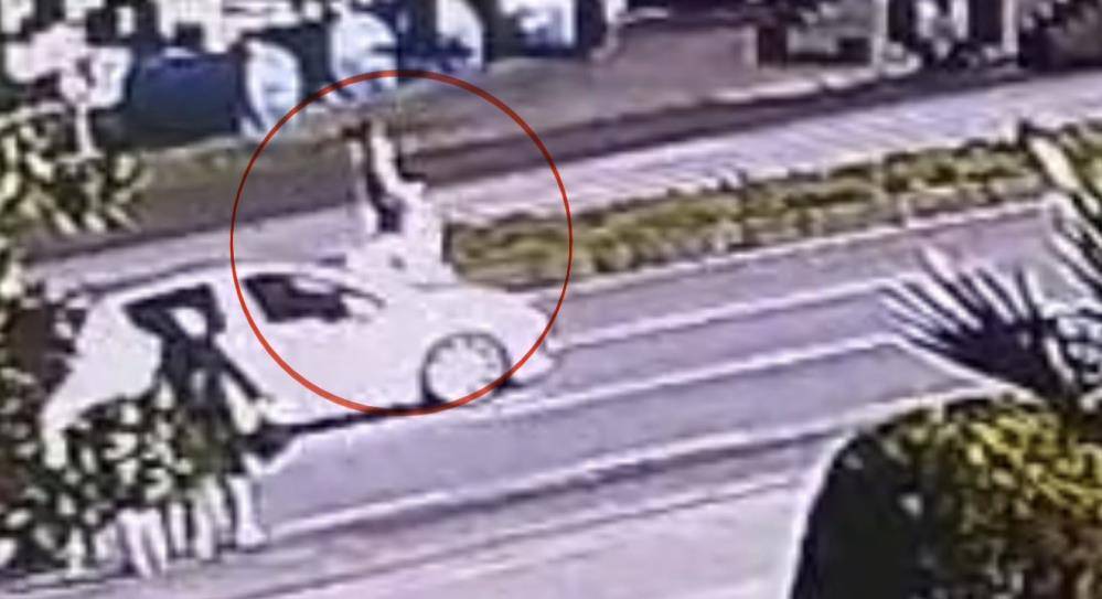 Kızına kahvaltıya giden adama peş peşe iki otomobil çarptı: Feci kaza kamerada