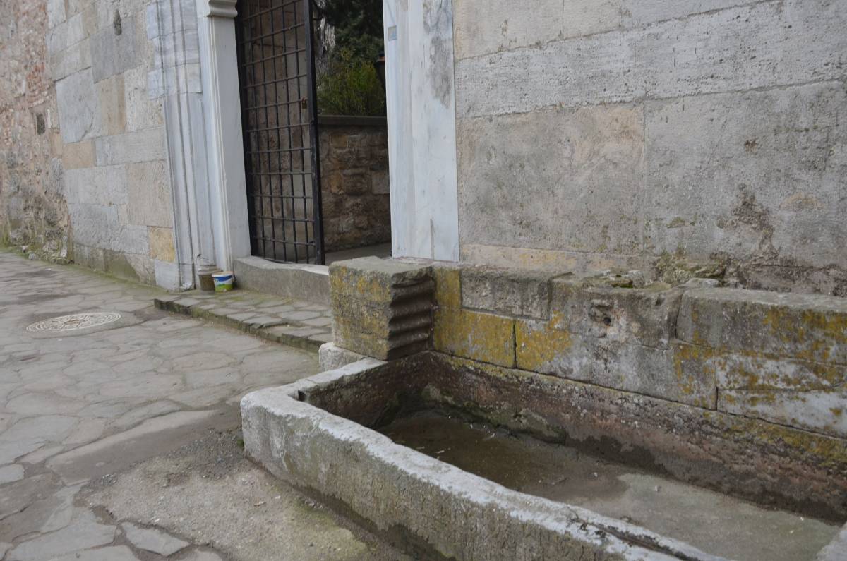 Tarihi çeşme bir çöl gibi kurudu: Vatandaşlar çözüm bekliyor