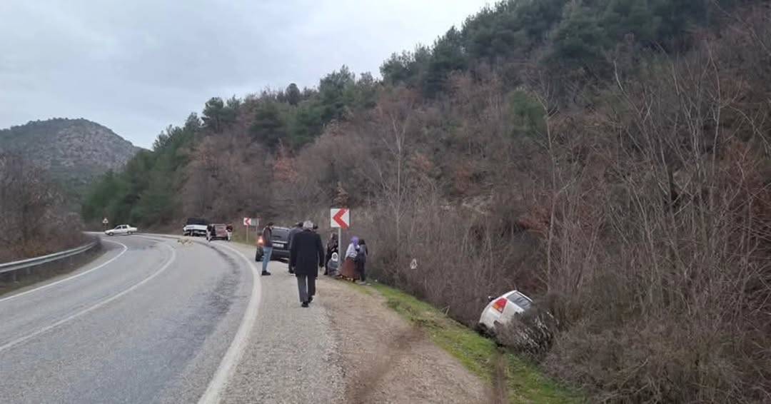 Sinop yolunda kaza! Yandan çarptı, ölüme terk edip kaçtı
