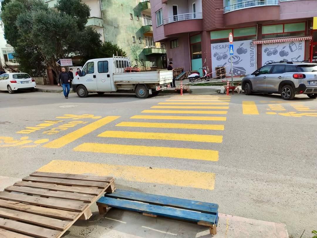 Belediyeden okul yollarına güvenlik kordonu