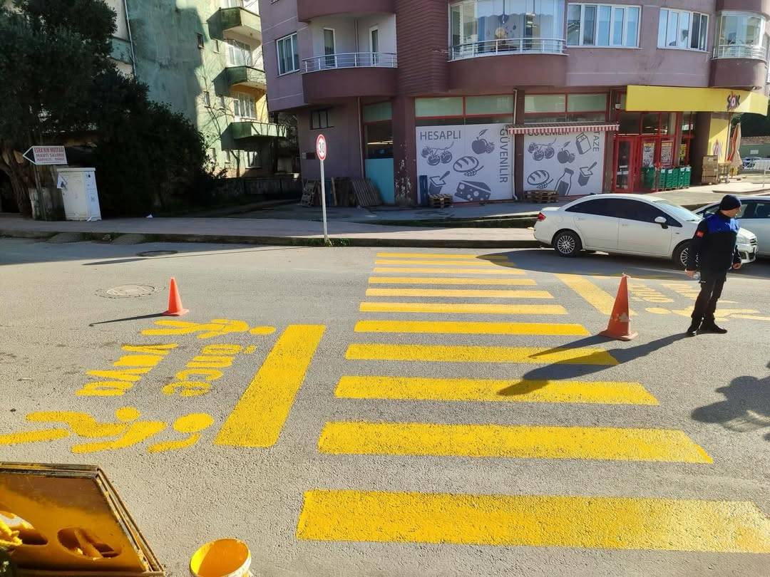 Belediyeden okul yollarına güvenlik kordonu