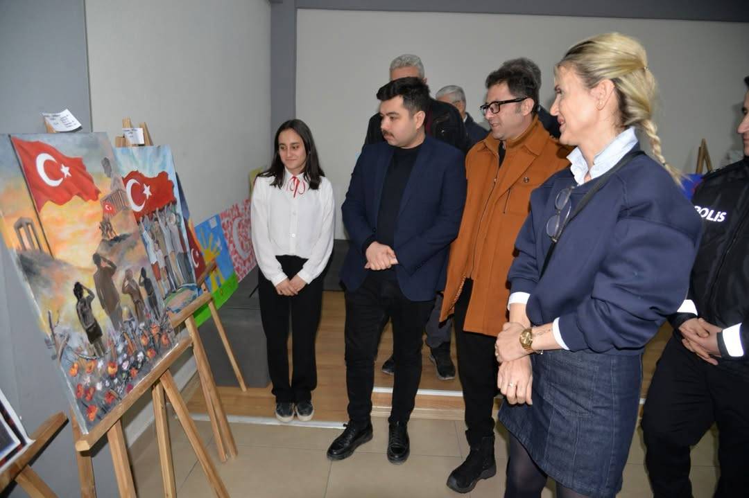 Fırçalardan vatan sevgisi akıtıldı