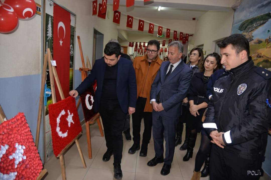 Fırçalardan vatan sevgisi akıtıldı