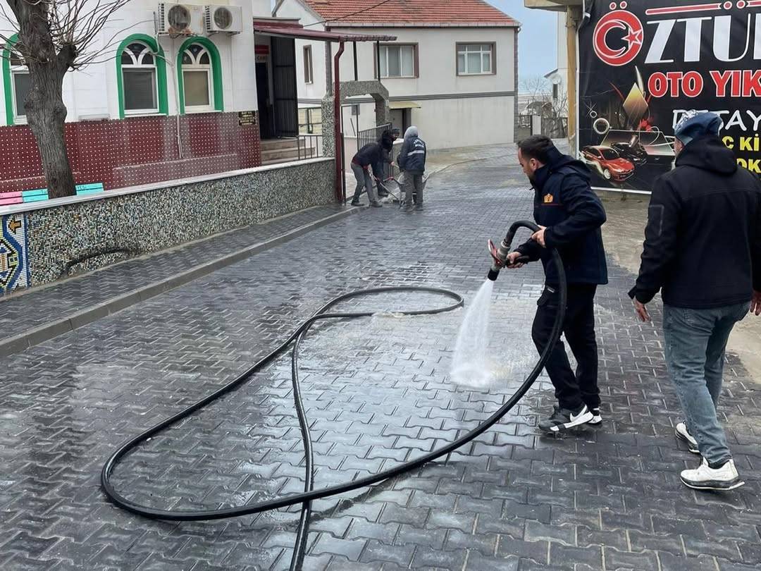 İtfaiye ekiplerinden ibadethane mesaisi