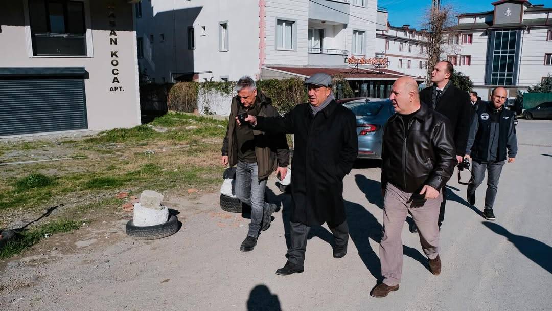 Milli maç öncesi Başkan Gürbüz sahaya indi