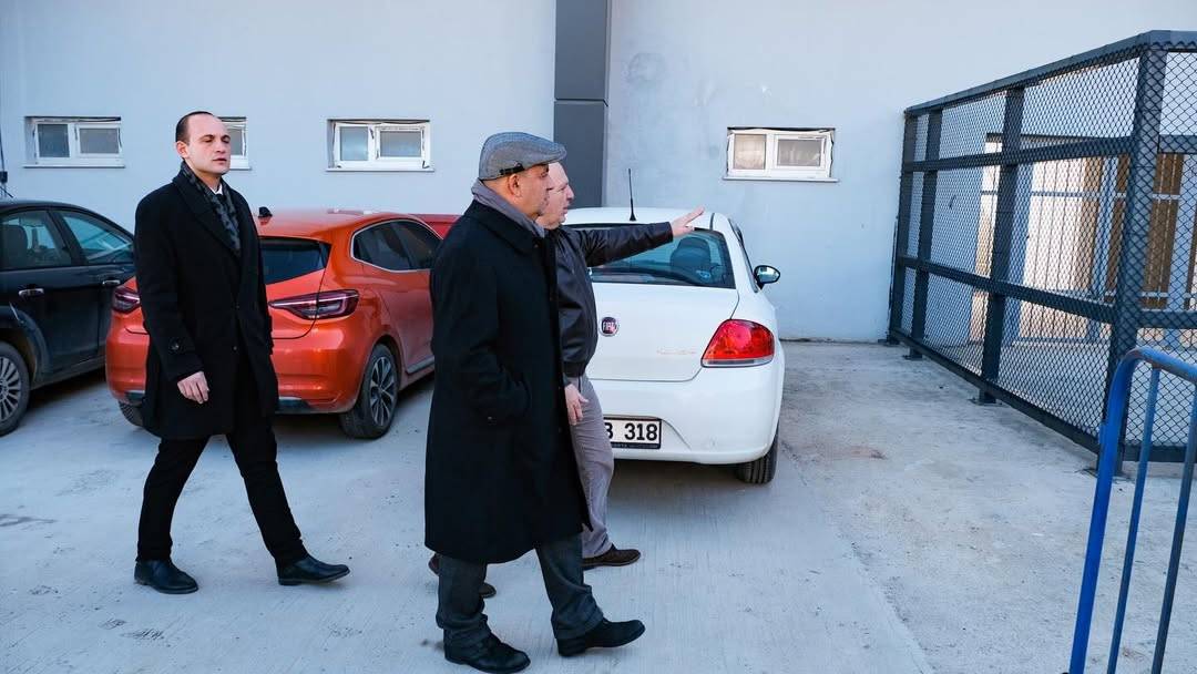 Milli maç öncesi Başkan Gürbüz sahaya indi