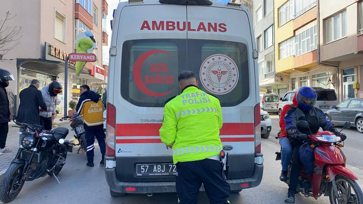 Yayaya yol yeren otomobile arkadan çarptı: 1 yaralı