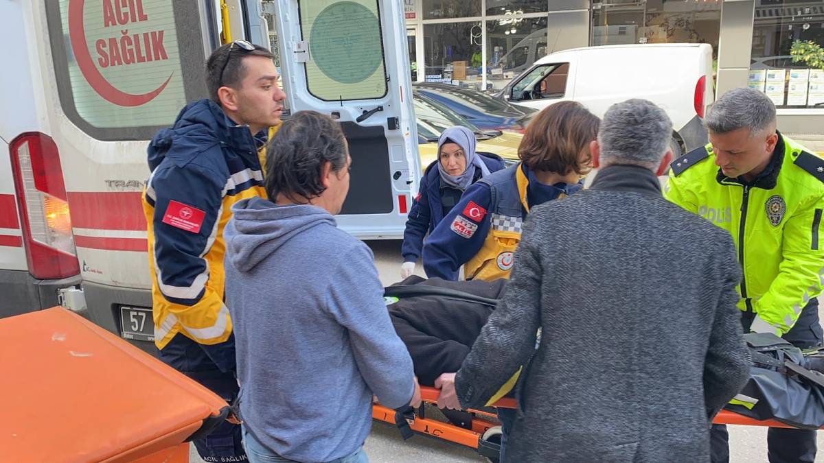 Yayaya yol yeren otomobile arkadan çarptı: 1 yaralı