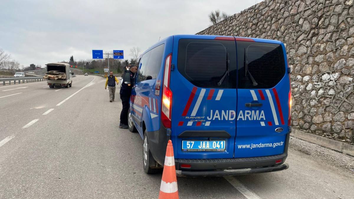 Sinop'ta motosiklet kamyona arkadan çarptı:1 yaralı