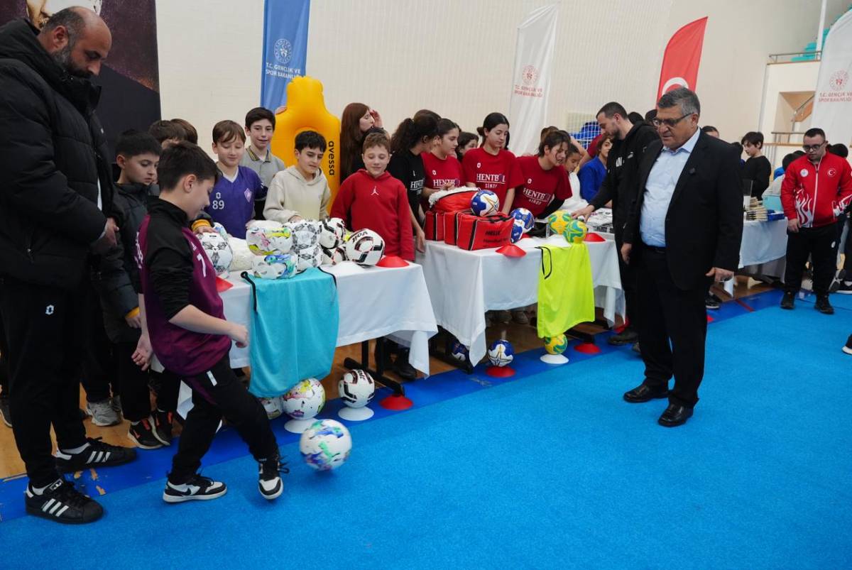 Sinop’ta genç sporculara 10 Milyon TL’lik malzeme desteği