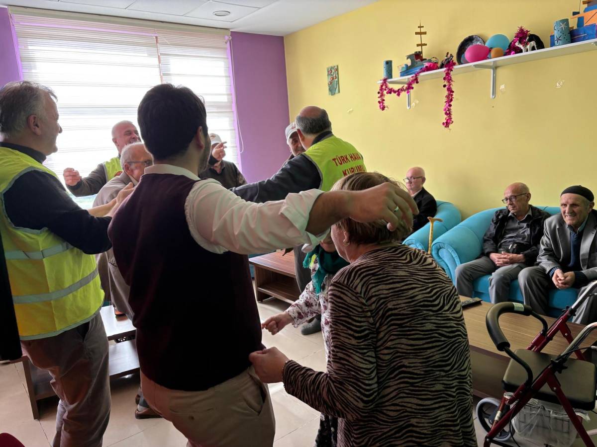 Türk Hava Kurumu 101. yaşını huzurevi sakinleriyle kutladı