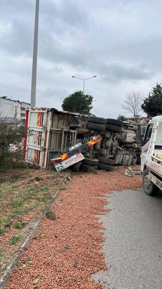 Vakaya giden ambulans kaza yaptı: 1 ölü, 3 yaralı