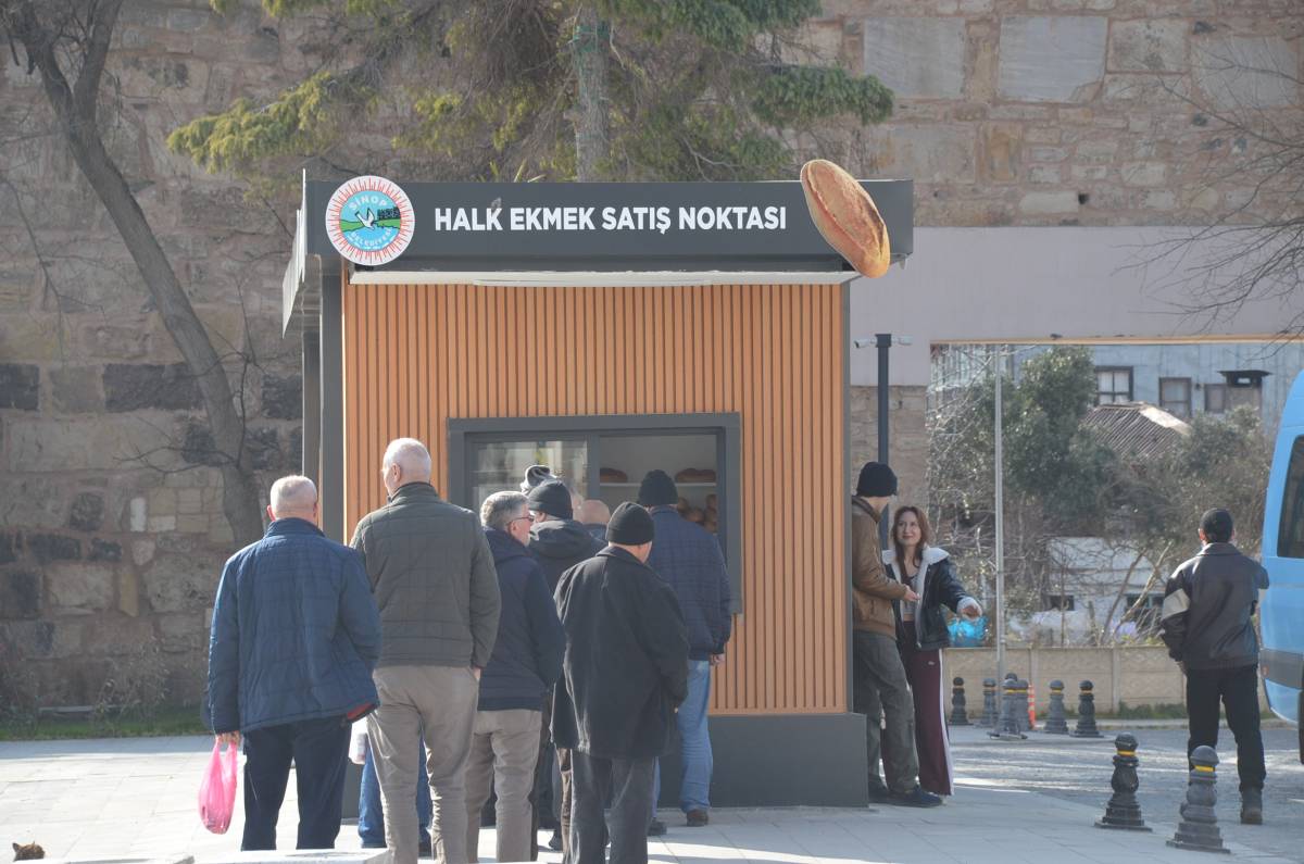 Ucuz pide varsa kuyruk da var