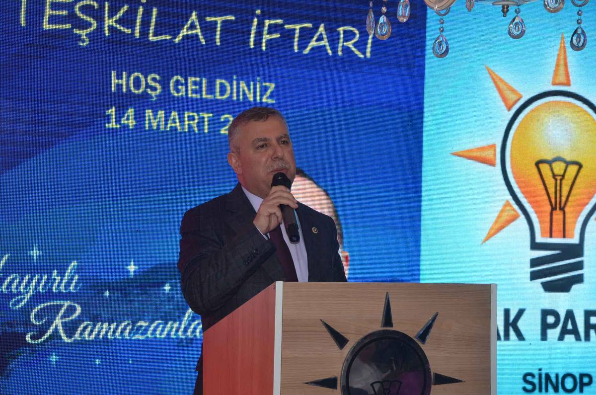 AK Parti Sinop teşkilatı iftar programında buluştu