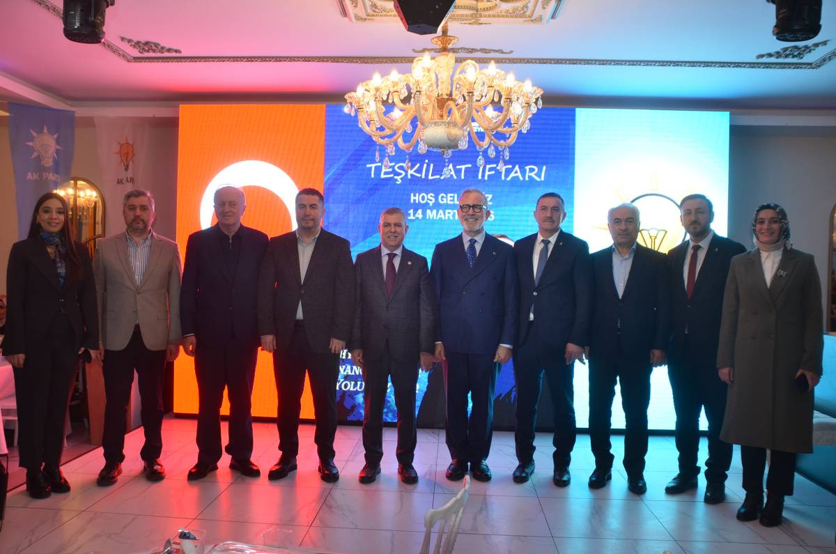 AK Parti Sinop teşkilatı iftar programında buluştu